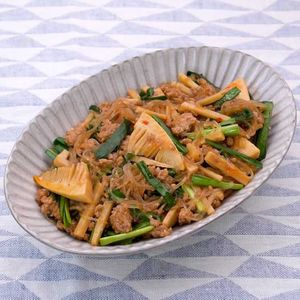 「ニラとたけのこの麻婆春雨」のレシピ動画