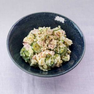 「ベーコンのペッパーポテトサラダ」のレシピ動画