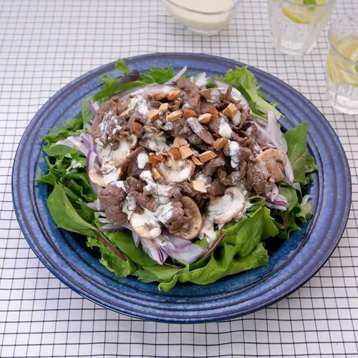 牛肉とマッシュルームのガーリックマヨサラダ