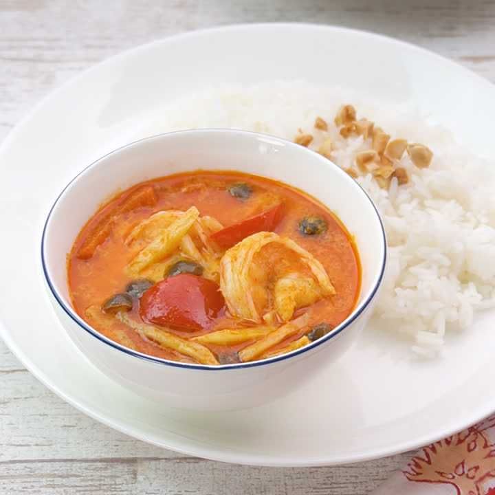 ココナッツミルクでまろやかチキンレッドカレー
