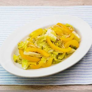 「キャベツと黄パプリカの塩にんにく炒め」のレシピ動画