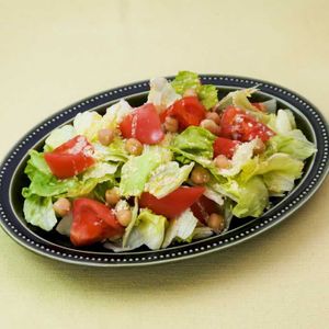 「トマトとレタスのチーズサラダ」のレシピ動画