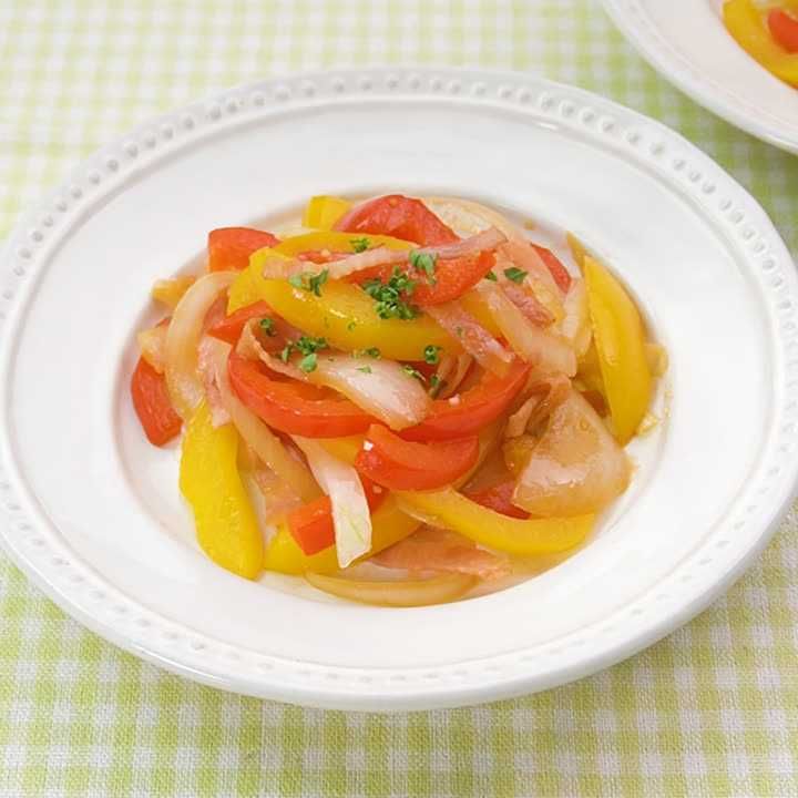 パプリカとベーコンのにんにく炒め