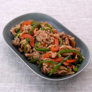 「豚こまとピーマンの青椒肉絲風」のレシピ動画