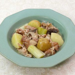 「豚肉と新じゃがのコンソメバター煮」のレシピ動画