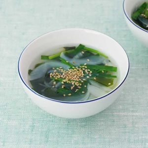 「ニラと玉ねぎのスープ」のレシピ動画