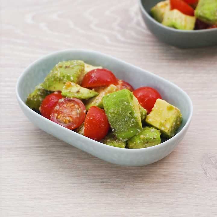 アボカドとミニトマトのチーズサラダ