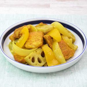 「鶏肉とれんこんのカレーマリネ焼き」のレシピ動画