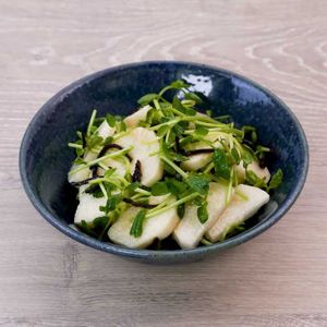 「長芋と豆苗のしょうが昆布あえ」のレシピ動画