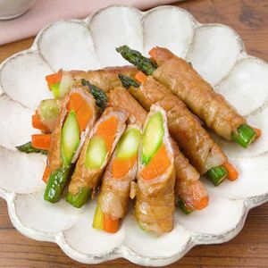 「アスパラとにんじんの豚肉巻き」のレシピ動画
