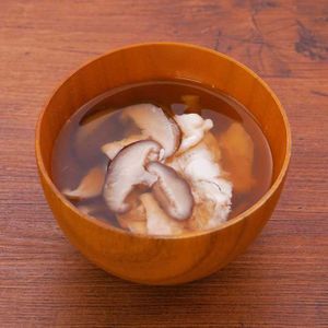 「しいたけと卵のお吸い物」のレシピ動画