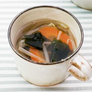 「もやしたっぷりわかめスープ」のレシピ動画