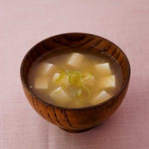 「豆腐とみょうがの味噌汁」のレシピ動画