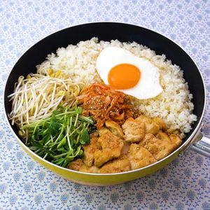 「ワンパン石焼ビビンバ風」のレシピ動画