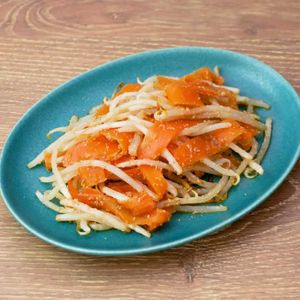 「にんじんともやしのごま和え」のレシピ動画