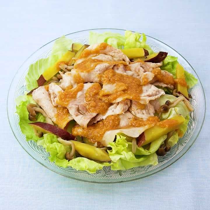 さつまいもとしめじの焼きしゃぶサラダ