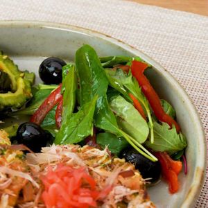 「ベビーリーフと赤パプリカのサラダ」のレシピ動画