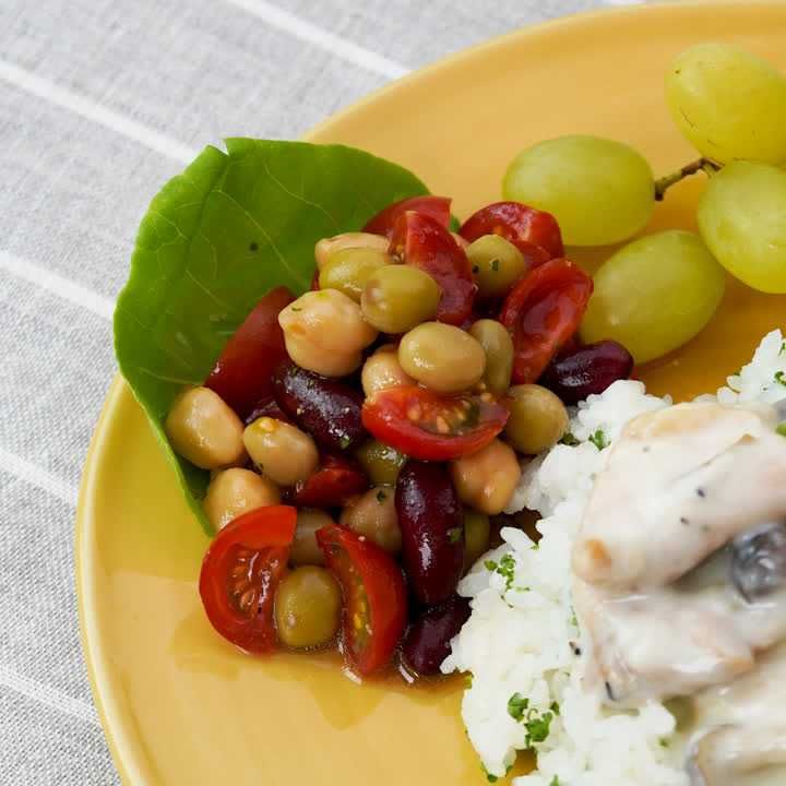 豆とミニトマトのハーブ和え