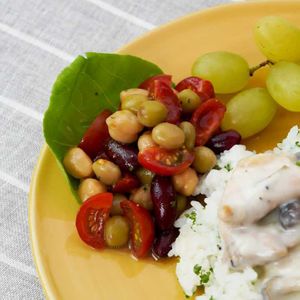 「豆とミニトマトのハーブ和え」のレシピ動画