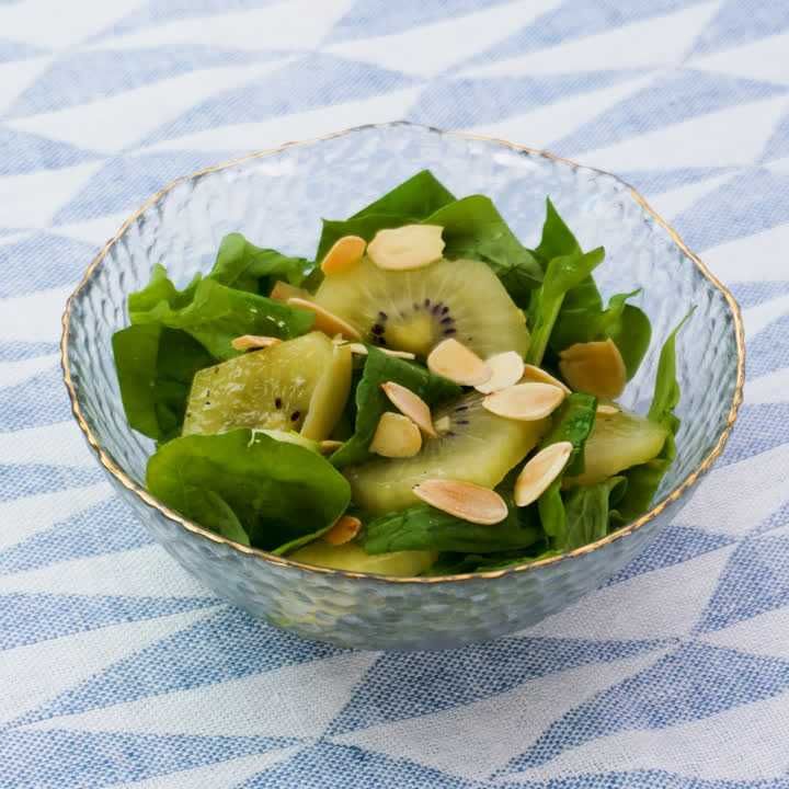 ルッコラとキウイのサラダ