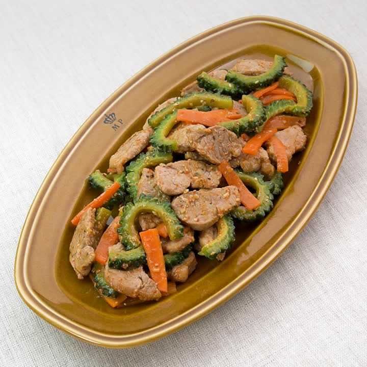 豚ヒレ肉とゴーヤーのピリ辛みそ炒め