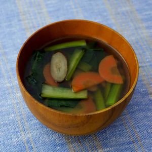 「根菜と小松菜のけんちん汁」のレシピ動画