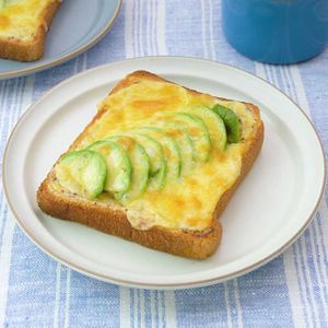 アボカドチーズトースト