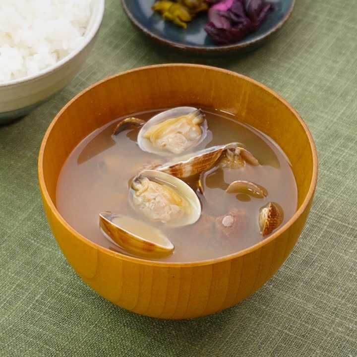 昆布だしで作るあさりの味噌汁