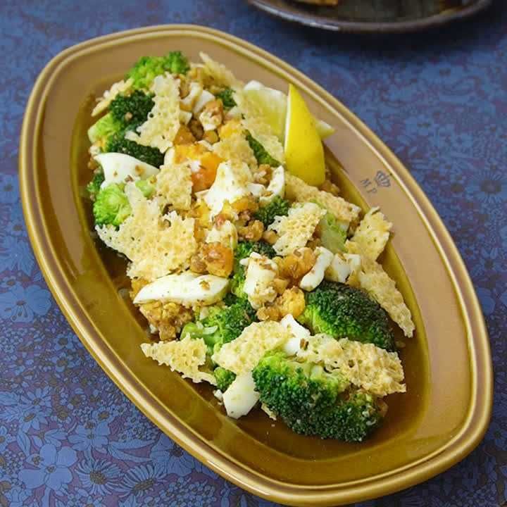 卵とブロッコリーのデュカサラダ