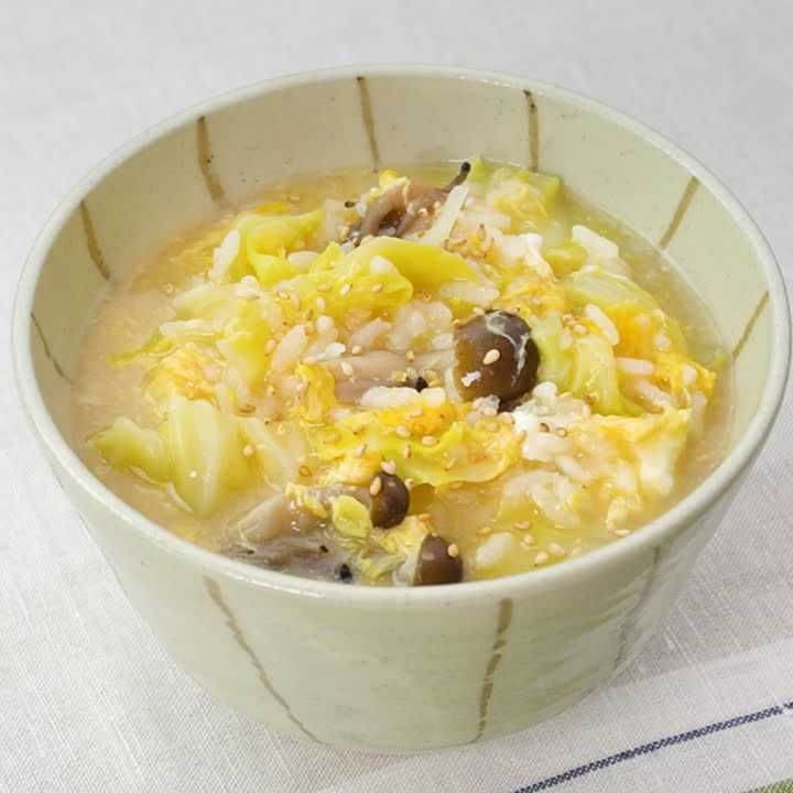 ふわふわ卵が絶品 キャベツのみそ雑炊のレシピ動画 作り方 Delish Kitchen