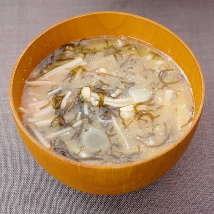 もずくとえのきの味噌汁
