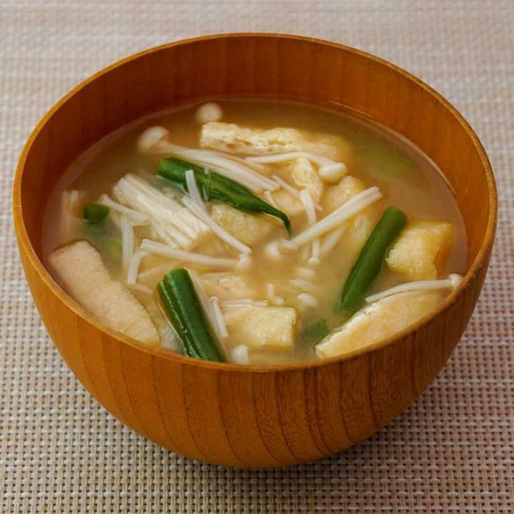 いんげんと油揚げの味噌汁