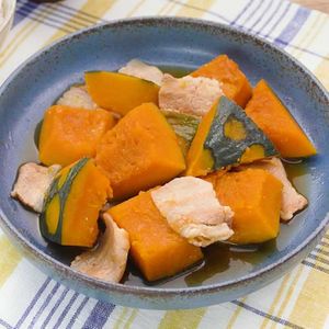 「豚バラ肉とかぼちゃの煮物」のレシピ動画