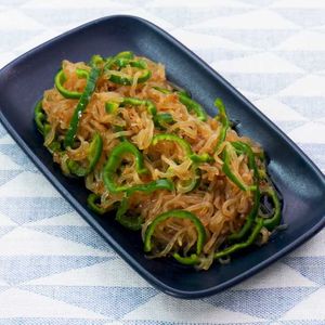 「ピーマンとしらたきのおかかあえ」のレシピ動画