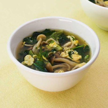 人気の定番おかず献立 ほうれん草としめじの卵スープのレシピ動画 作り方 Delish Kitchen