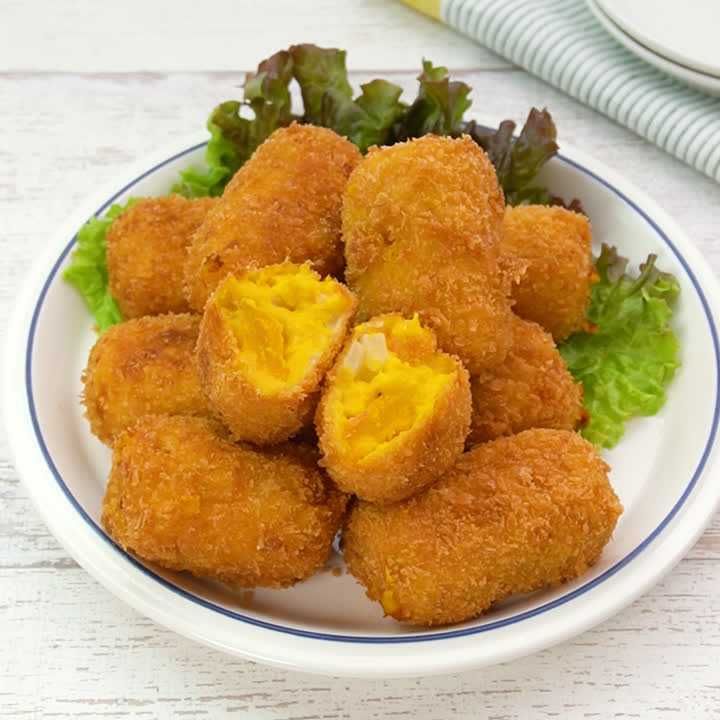 とろ りサクサク かぼちゃのクリームコロッケのレシピ動画 作り方 Delish Kitchen
