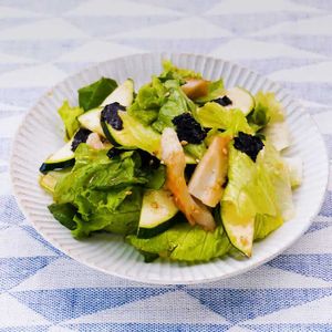 「ズッキーニとちくわのチョレギサラダ」のレシピ動画