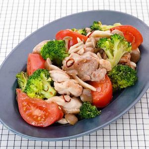 「鶏肉とブロッコリーのペペロン炒め」のレシピ動画