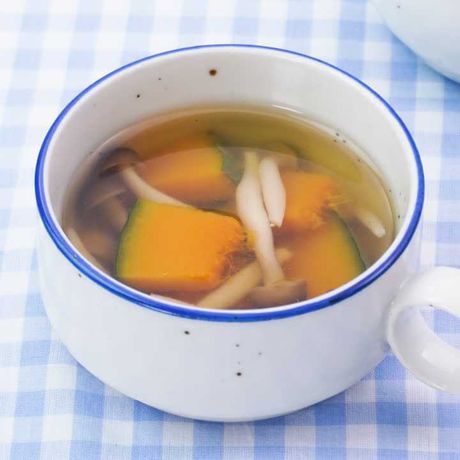 家計にやさしい節約レシピ かぼちゃとしめじのコンソメスープのレシピ動画 作り方 Delish Kitchen 家計にやさしい節約レシピ かぼちゃとしめじのコンソメスープのレシピ動画 作り方 Delish Kitchen