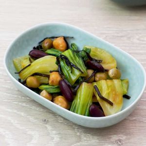 「チンゲン菜と豆の塩昆布あえ」のレシピ動画