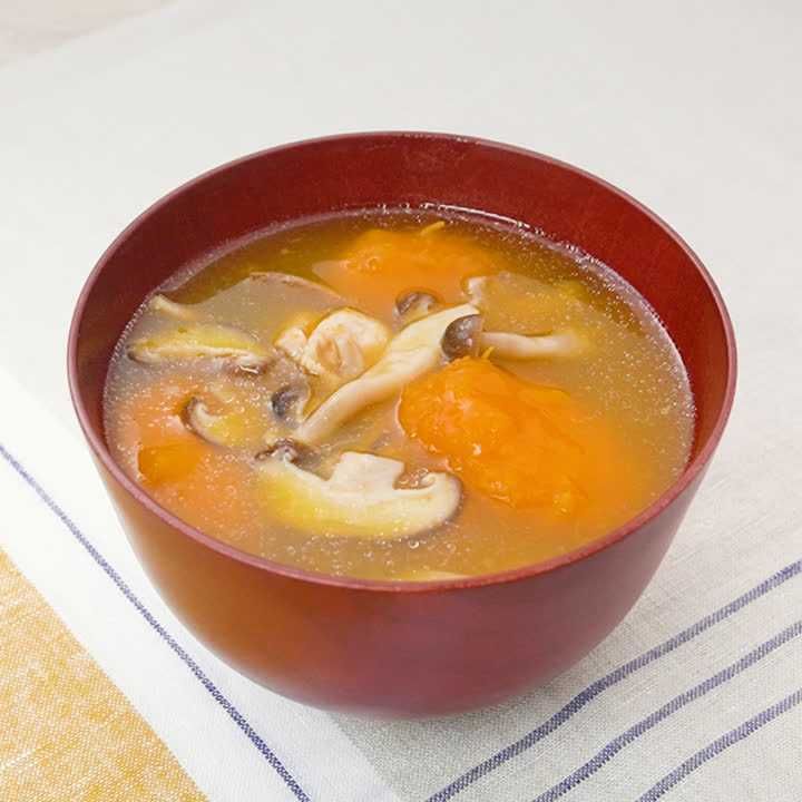 鶏ときのこのかぼちゃ団子汁