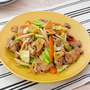 「にんにくたっぷり野菜炒め」のレシピ動画