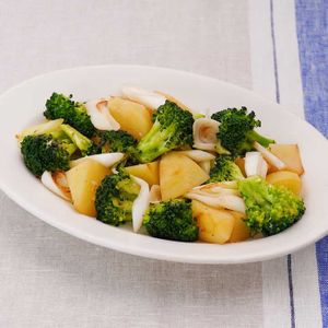 「ブロッコリーとじゃがいものガーリック炒め」のレシピ動画