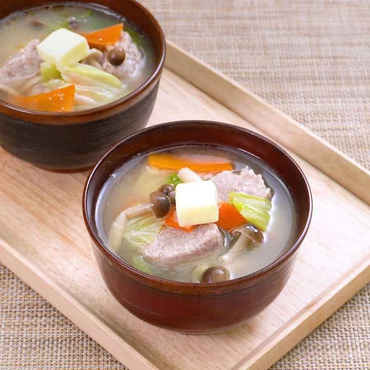 肉団子のバターみそ汁