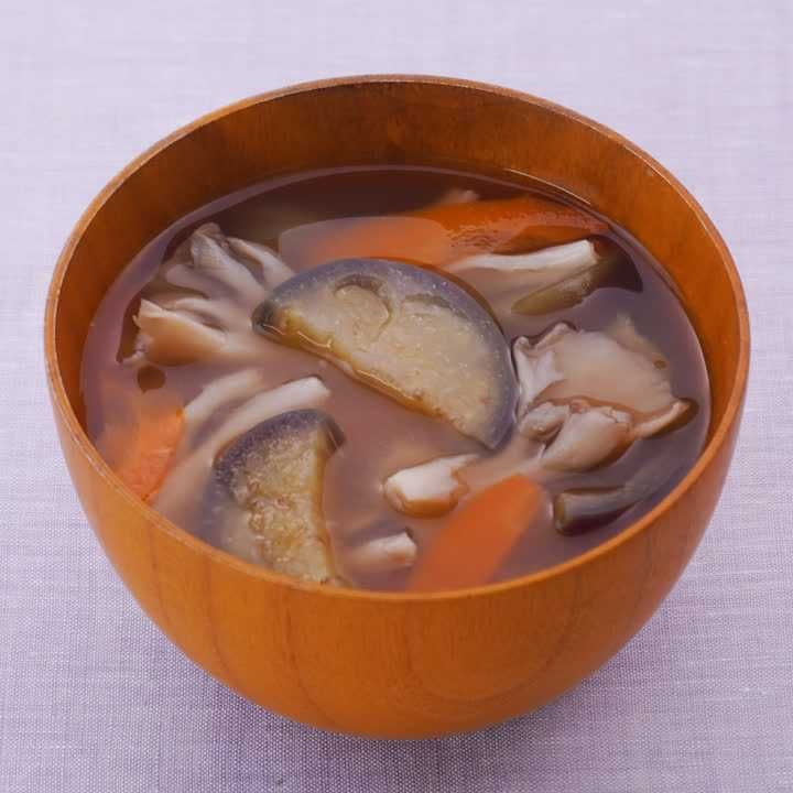 なすとまいたけの味噌汁