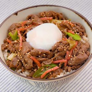 「たっぷりねぎ牛丼」のレシピ動画