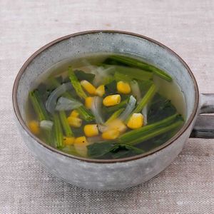 「ほうれん草と玉ねぎの中華スープ」のレシピ動画