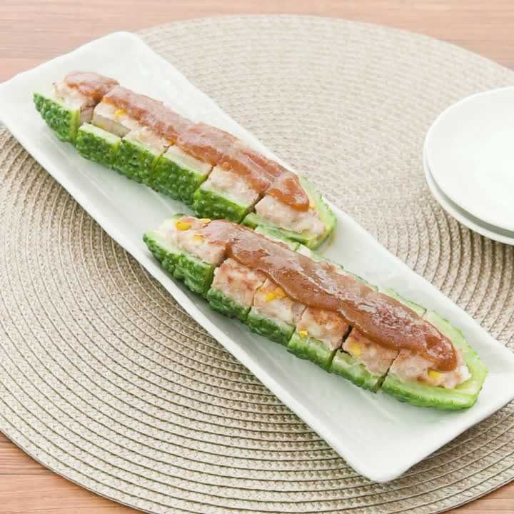 ゴーヤーのボート肉詰め