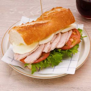 「チキンとモッツァレラのサンドイッチ」のレシピ動画