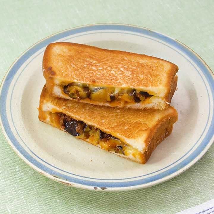 なすミートのチーズサンド